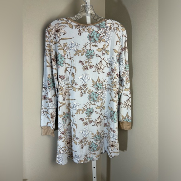 Woman’s Pajama Night Shirt Size Medium Colorful Light Blue Floral Khaki Trim New - Picture 9 of 10